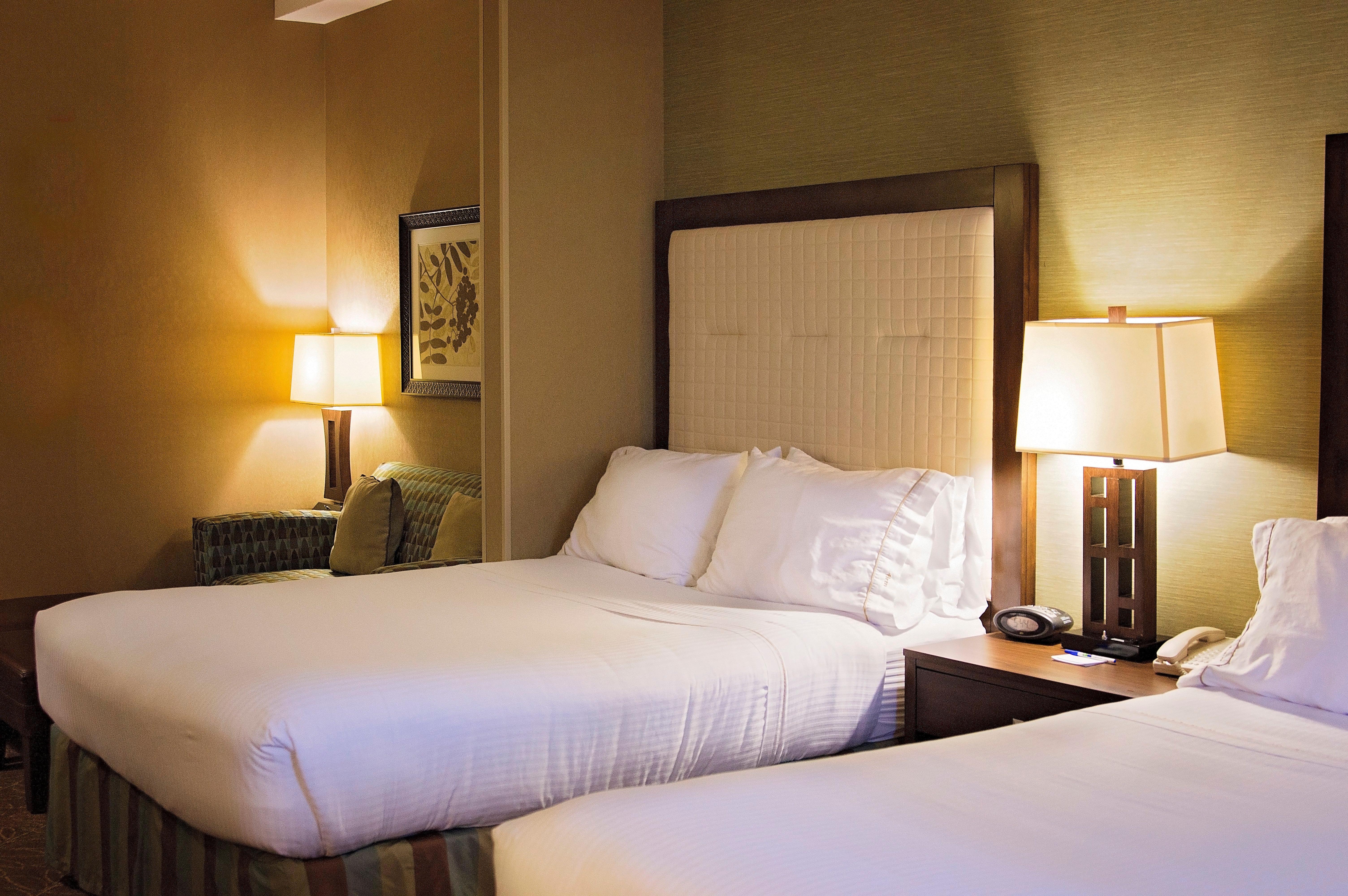 Holiday Inn Express & Suites Logan By Ihg Exterior foto